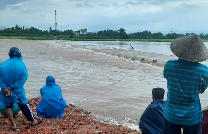 5 nguoi bi lu cuon, mot nguoi mat tich hinh anh