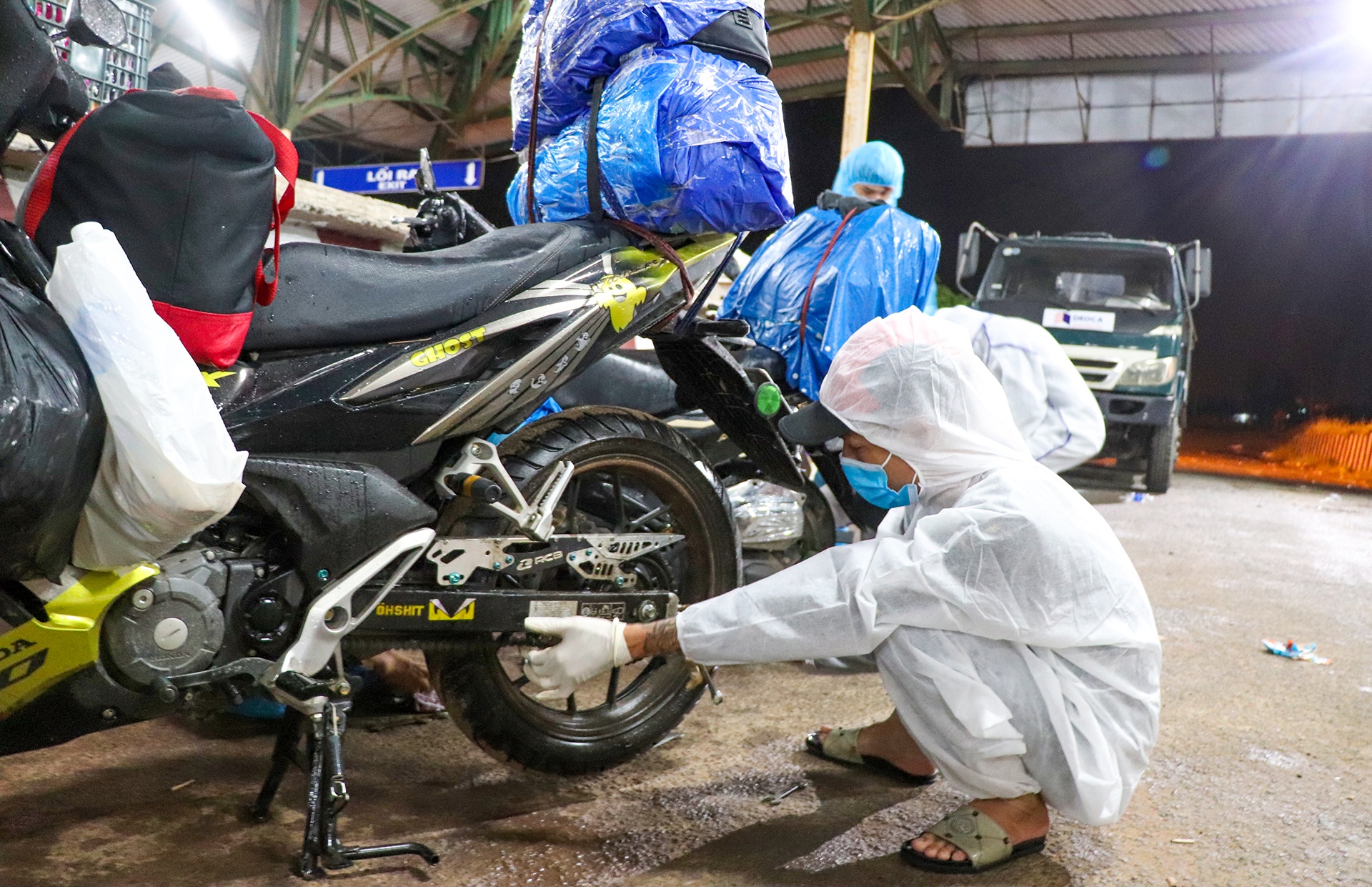 hang nghin luot xe qua ham hai van anh 6