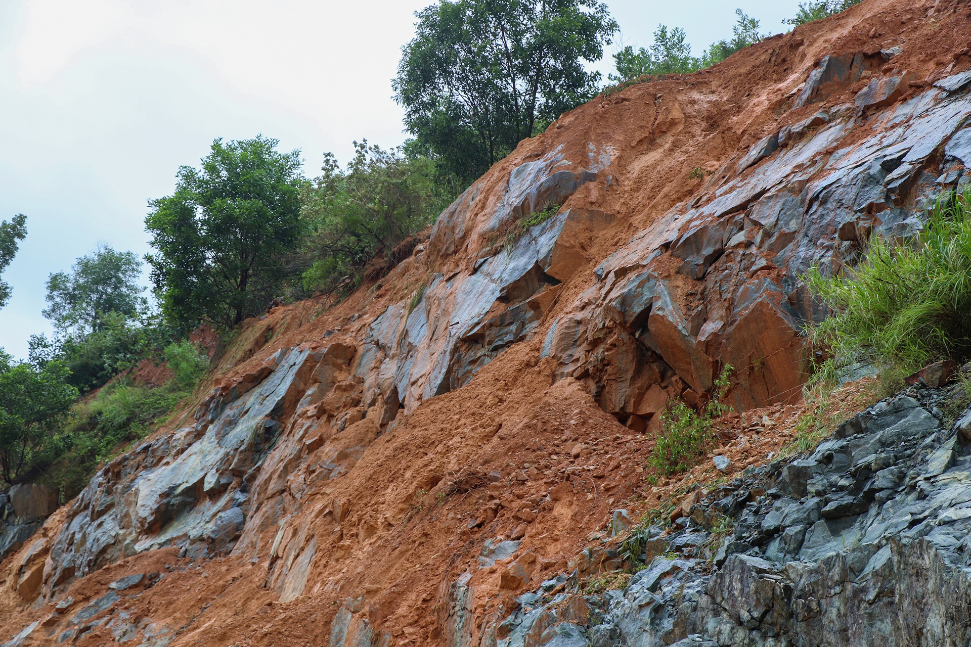 cao toc Da Nang - Quang Ngai sat lo anh 7