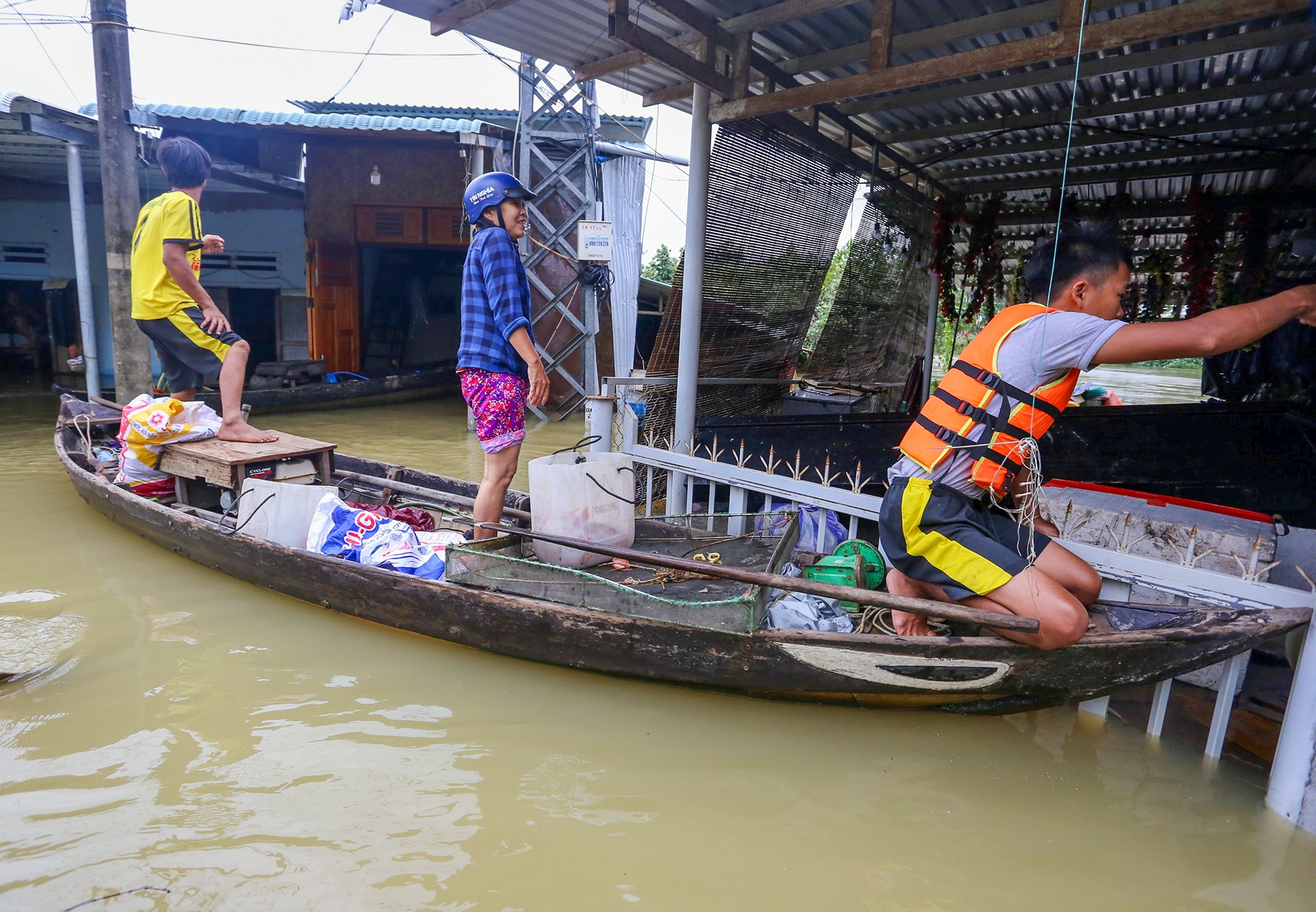 hang nghin ngoi nha bi ngap trong nuoc lu anh 6