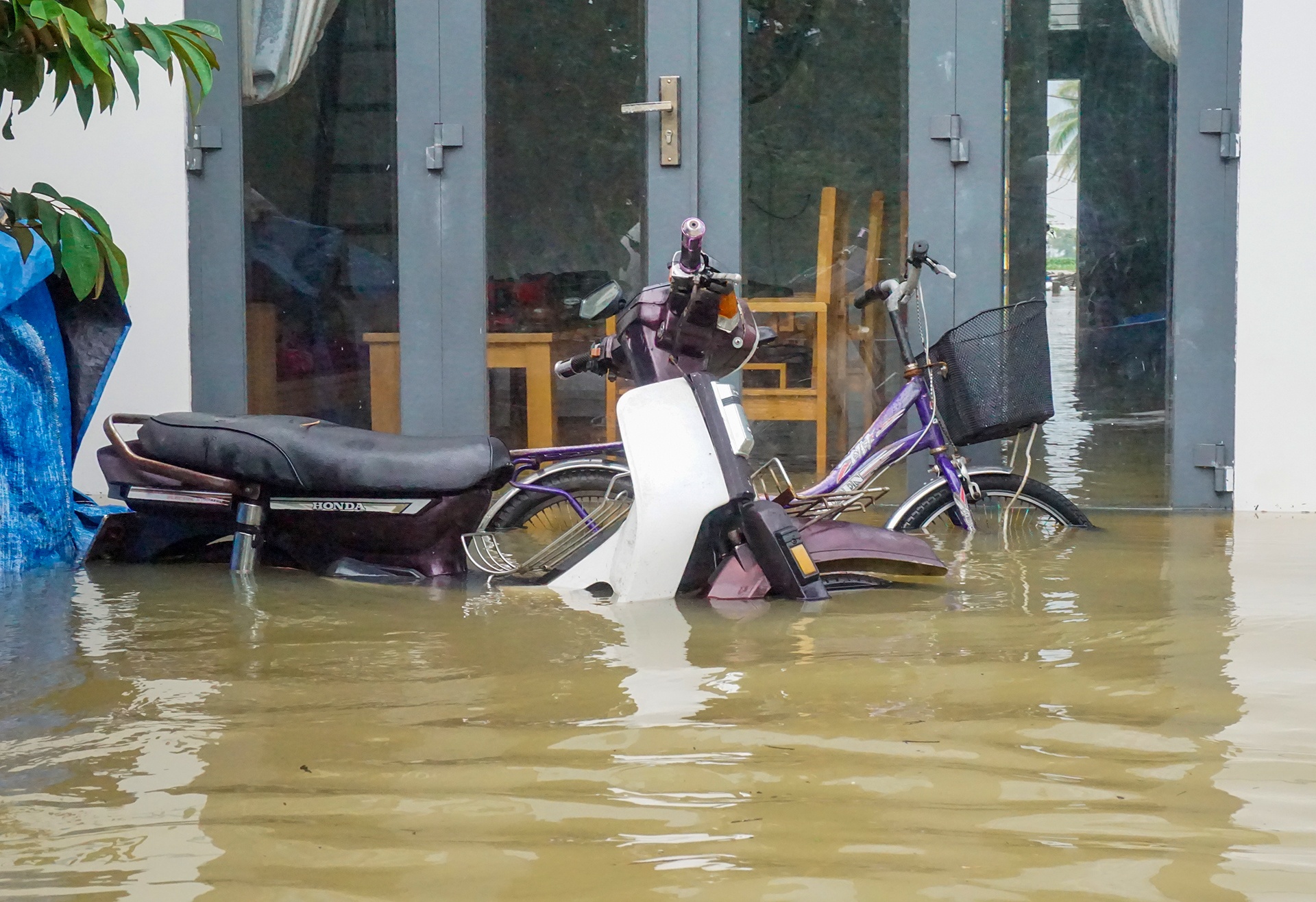 hang nghin ngoi nha bi ngap trong nuoc lu anh 7