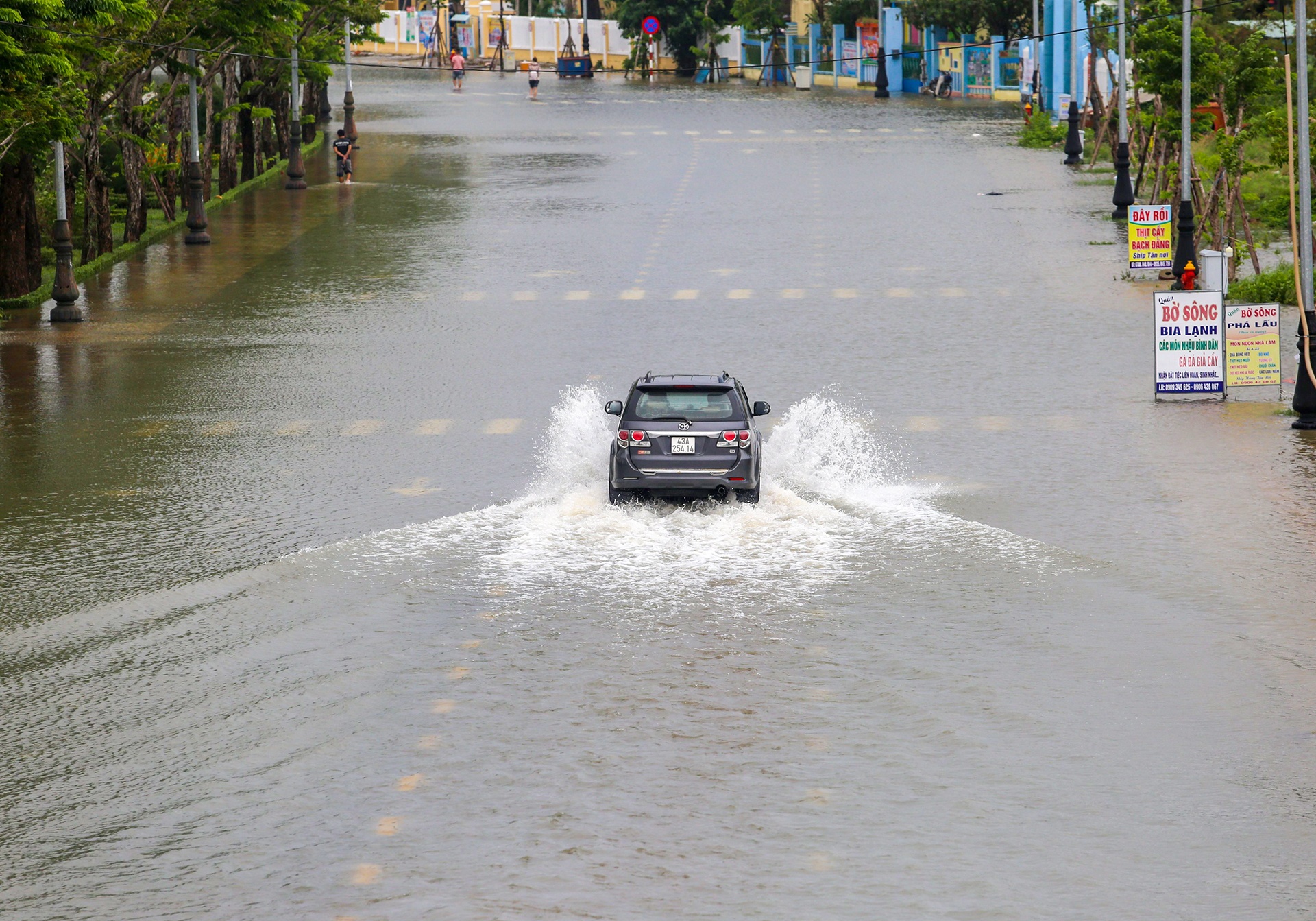 hang nghin ngoi nha bi ngap trong nuoc lu anh 9