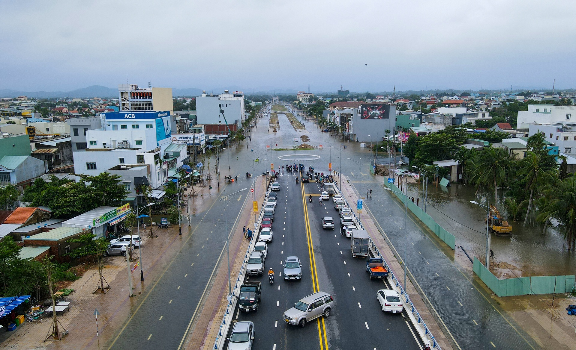 hang nghin ngoi nha bi ngap trong nuoc lu anh 10
