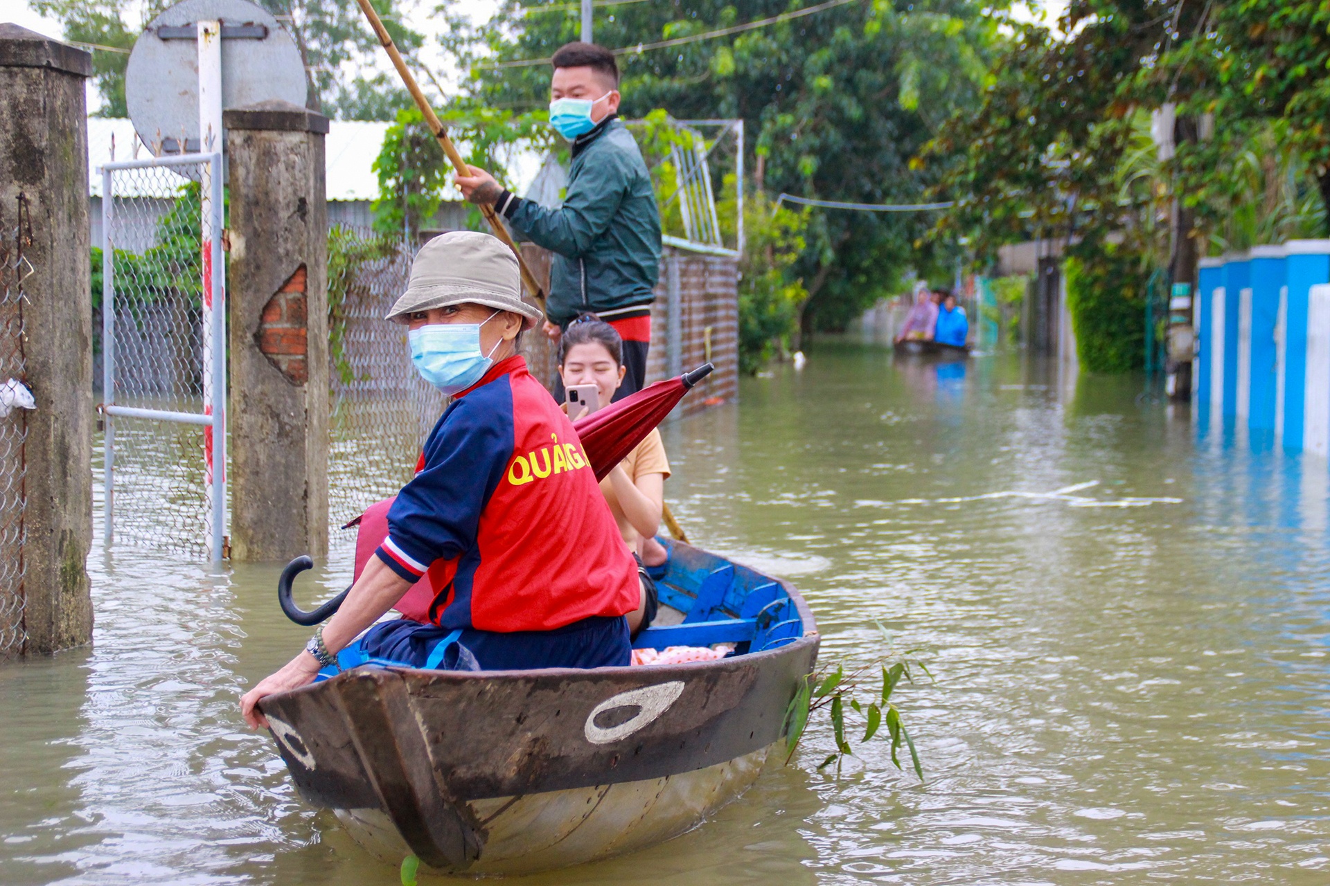 hang nghin ngoi nha bi ngap trong nuoc lu anh 5