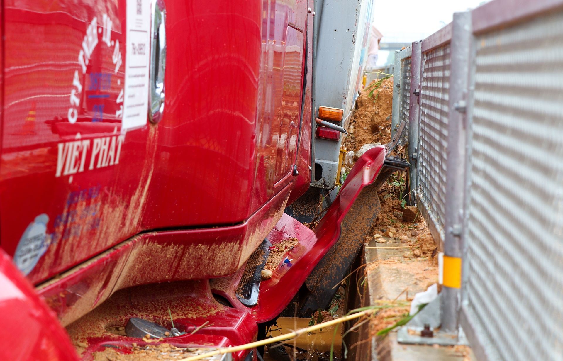 cao toc Da Nang - Quang Ngai sat lo anh 4