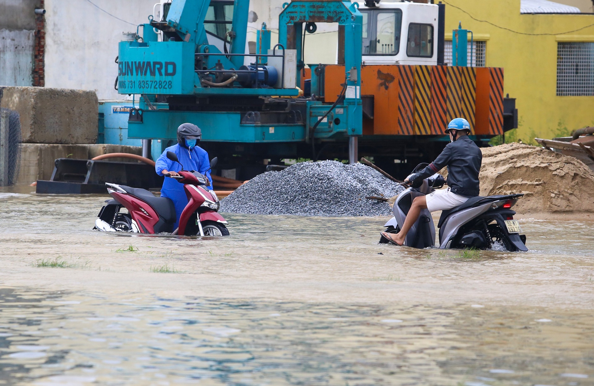 hang nghin ngoi nha bi ngap trong nuoc lu anh 8