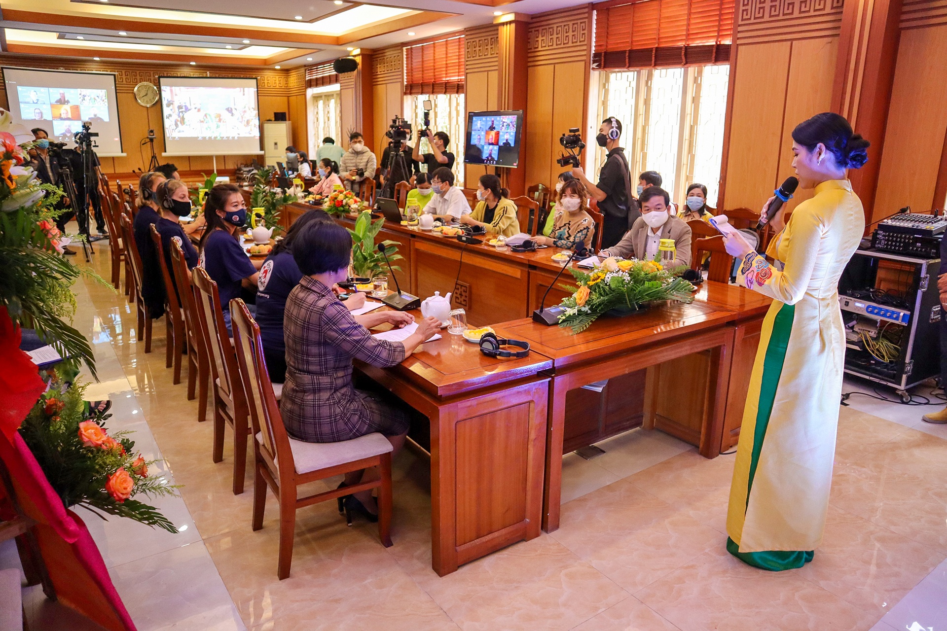 nguoi dan Hoi An khong tieu thu cho,  meo anh 2