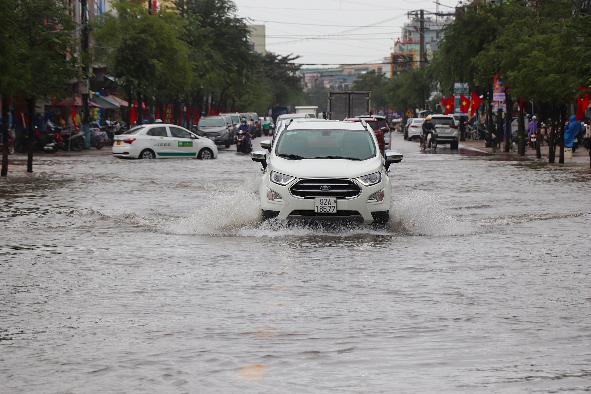 TP Tam Ky ngap trong bien nuoc anh 1