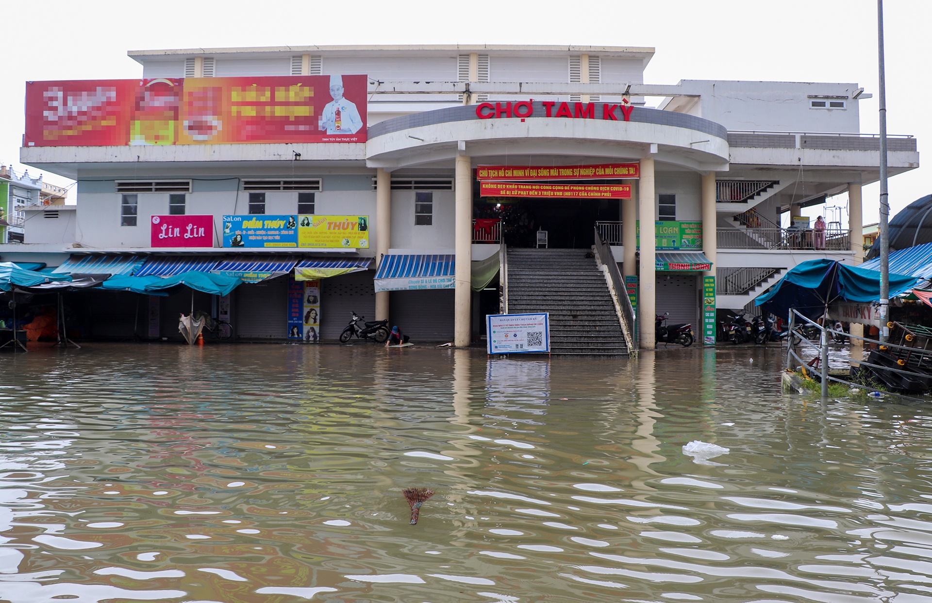 TP Tam Ky ngap trong bien nuoc anh 2