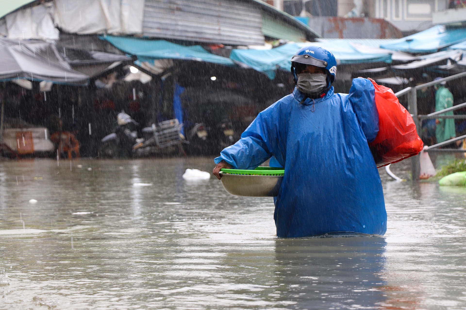 TP Tam Ky ngap trong bien nuoc anh 7