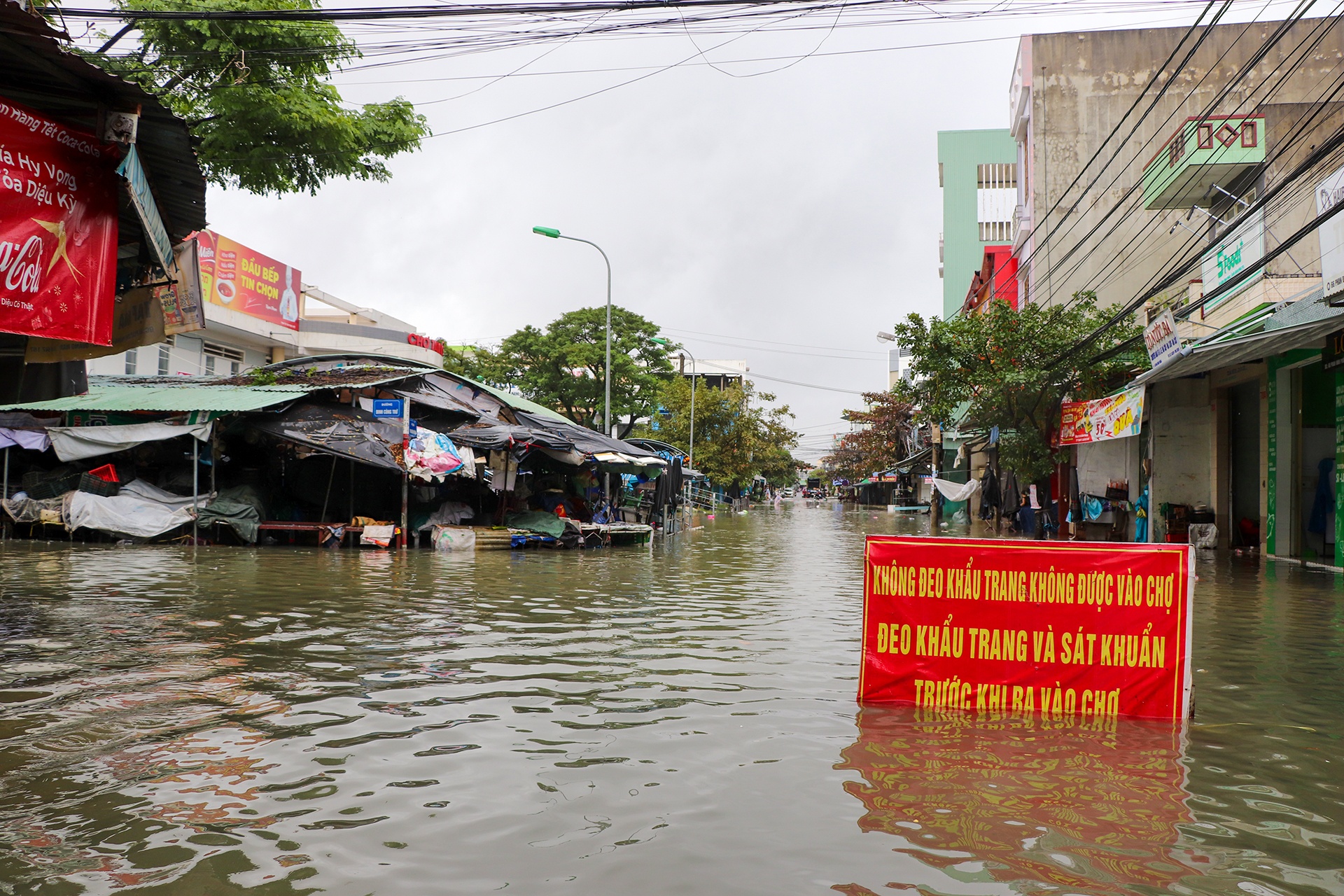 TP Tam Ky ngap trong bien nuoc anh 8