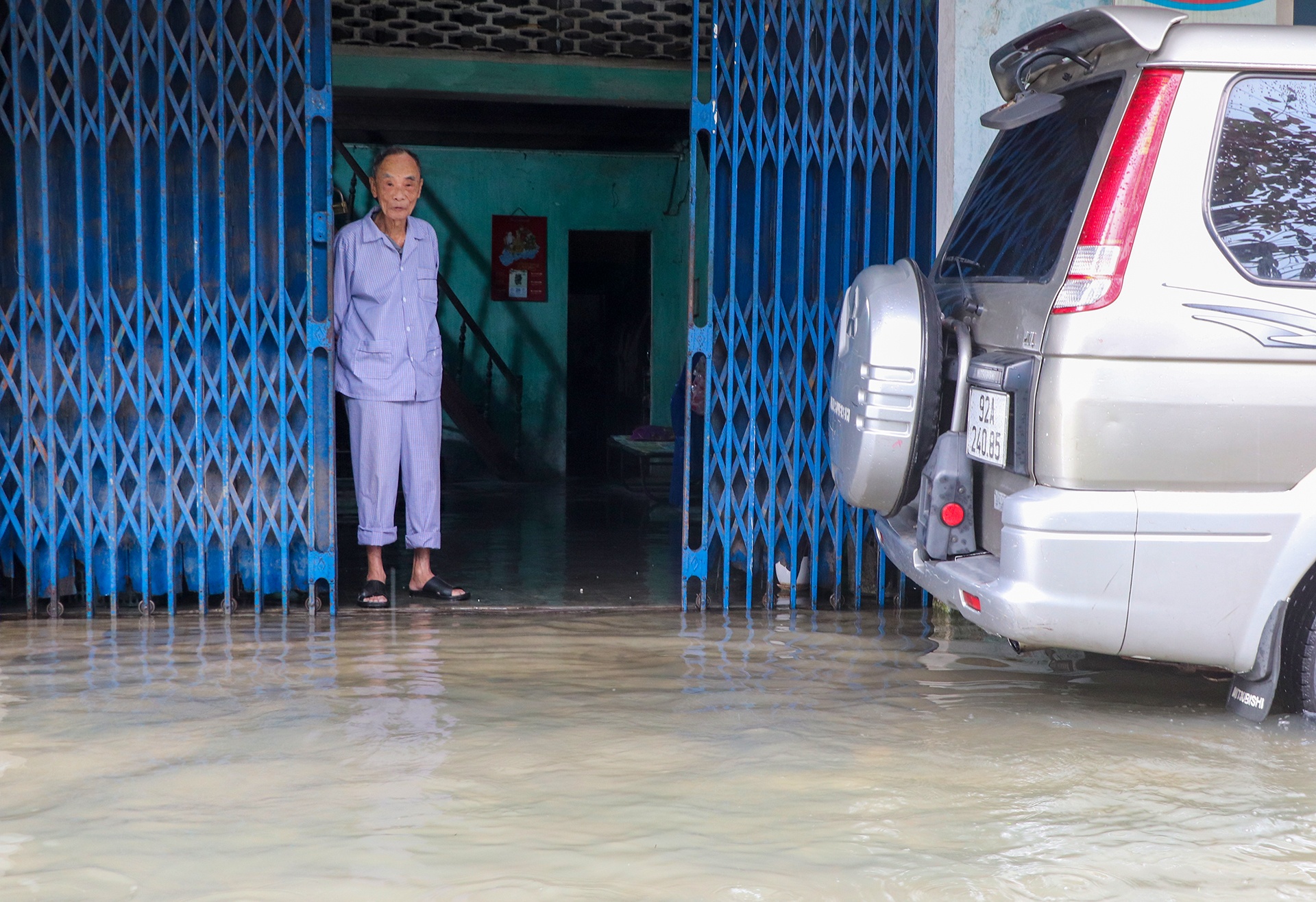 TP Tam Ky ngap trong bien nuoc anh 6