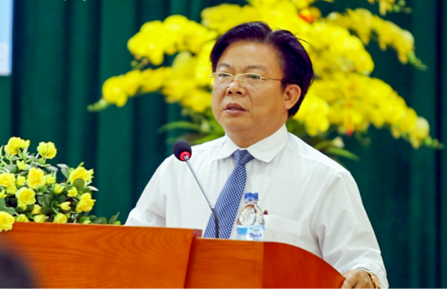 Giam doc So GD&DT Quang Nam xin dung goi thau 20,6 ty truoc khi ve huu hinh anh