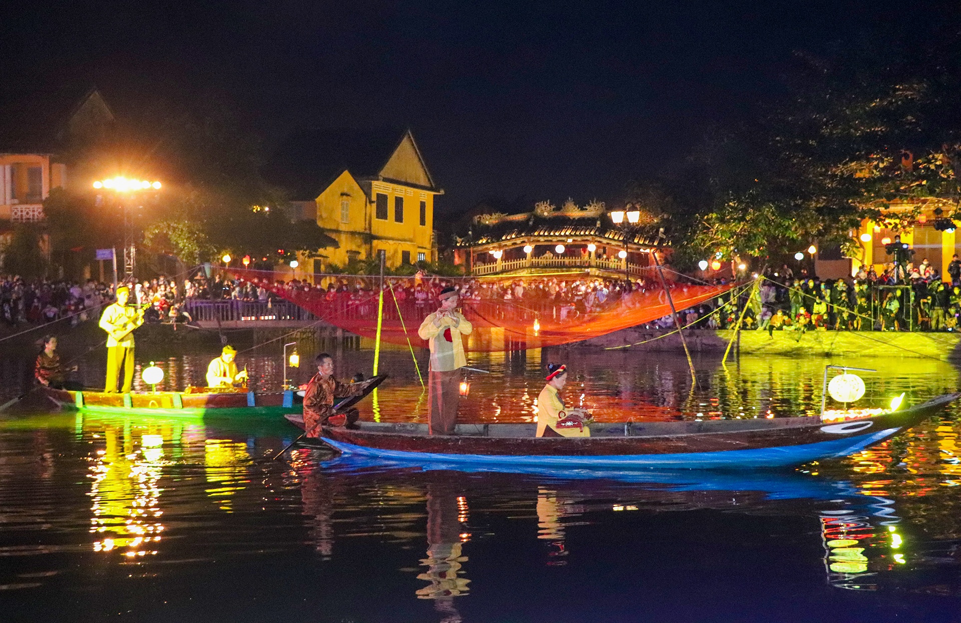 hàng nghìn du khách tham quan Hội An ảnh 8 hang nghin du khach tham quan Hoi An anh 8