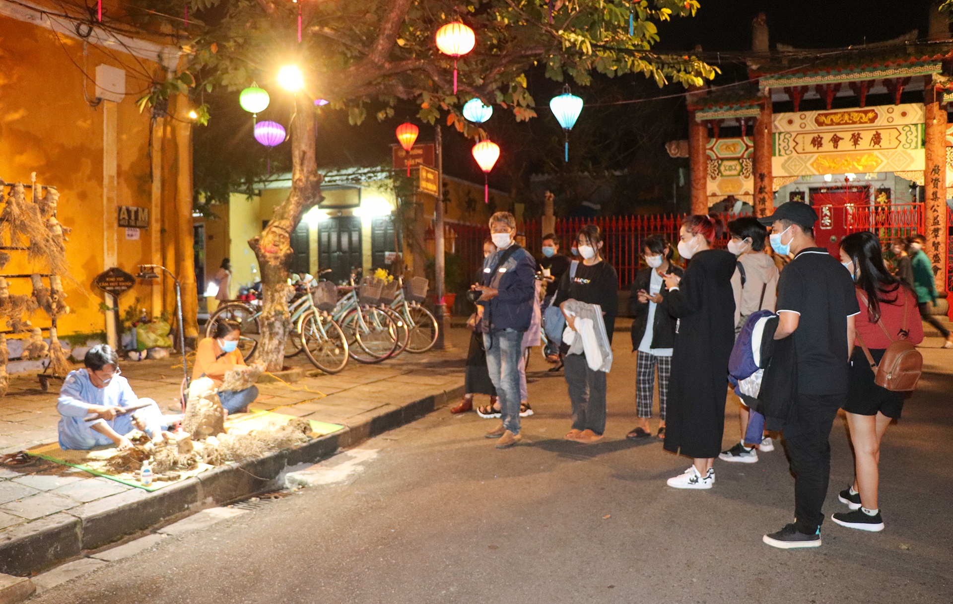 hàng nghìn du khách tham quan Hội An ảnh 6 hang nghin du khach tham quan Hoi An anh 6