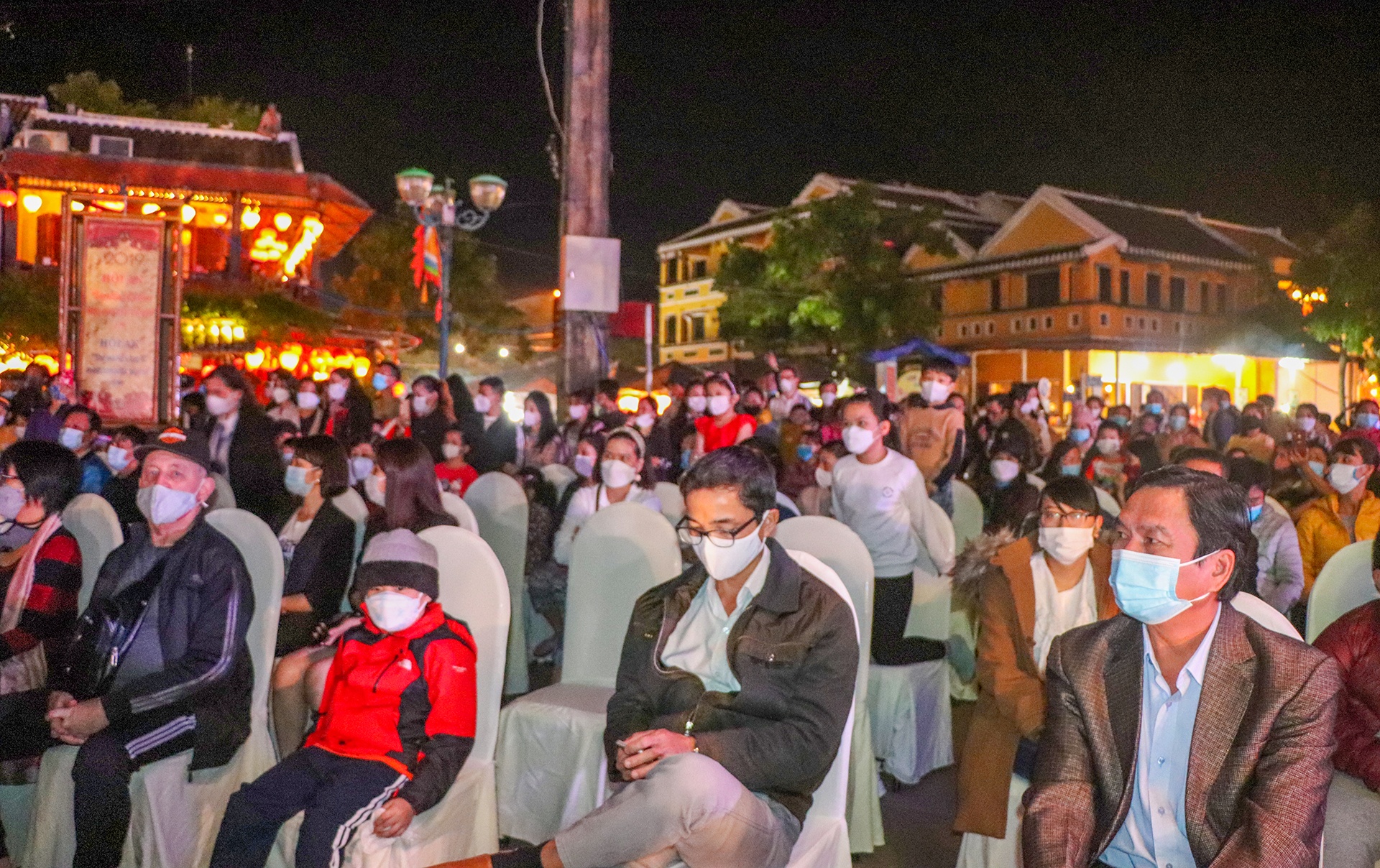 hàng nghìn du khách tham quan Hội An ảnh 2 hang nghin du khach tham quan Hoi An anh 2