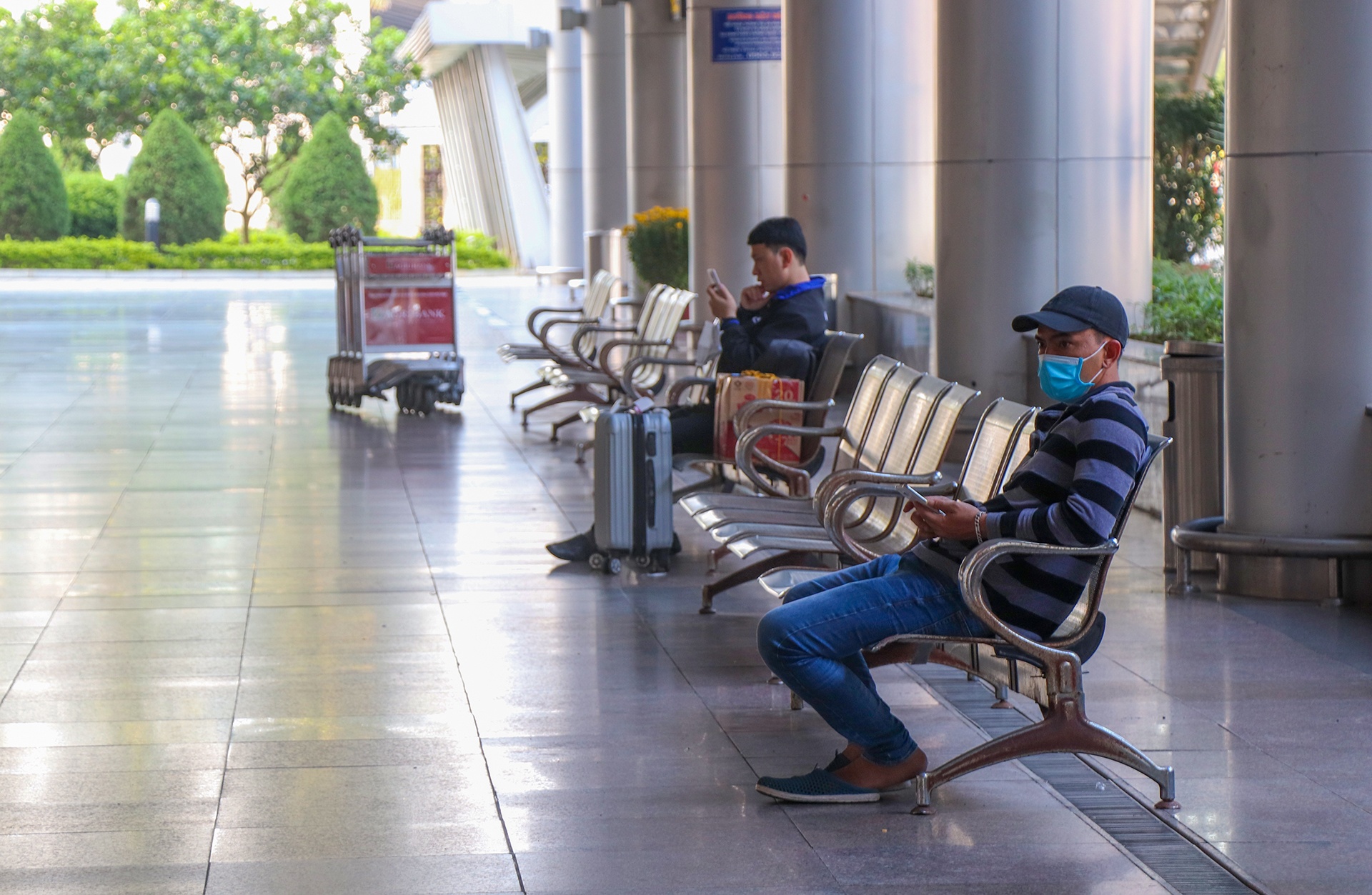 san bay Da Nang vang khach anh 8