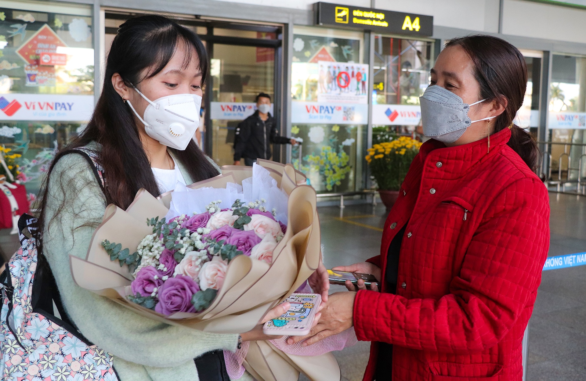 san bay Da Nang vang khach anh 10