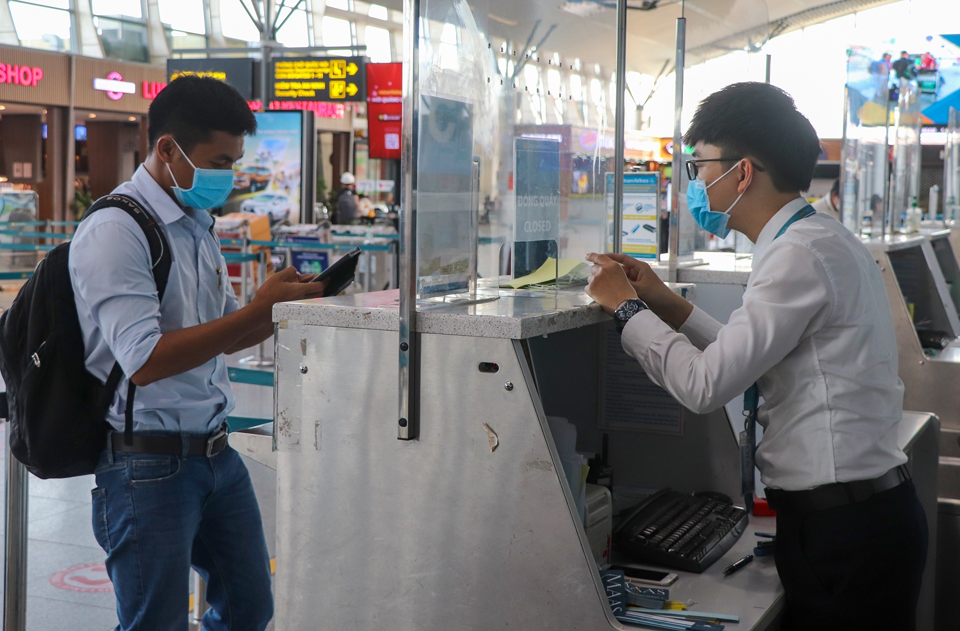 san bay Da Nang vang khach anh 5