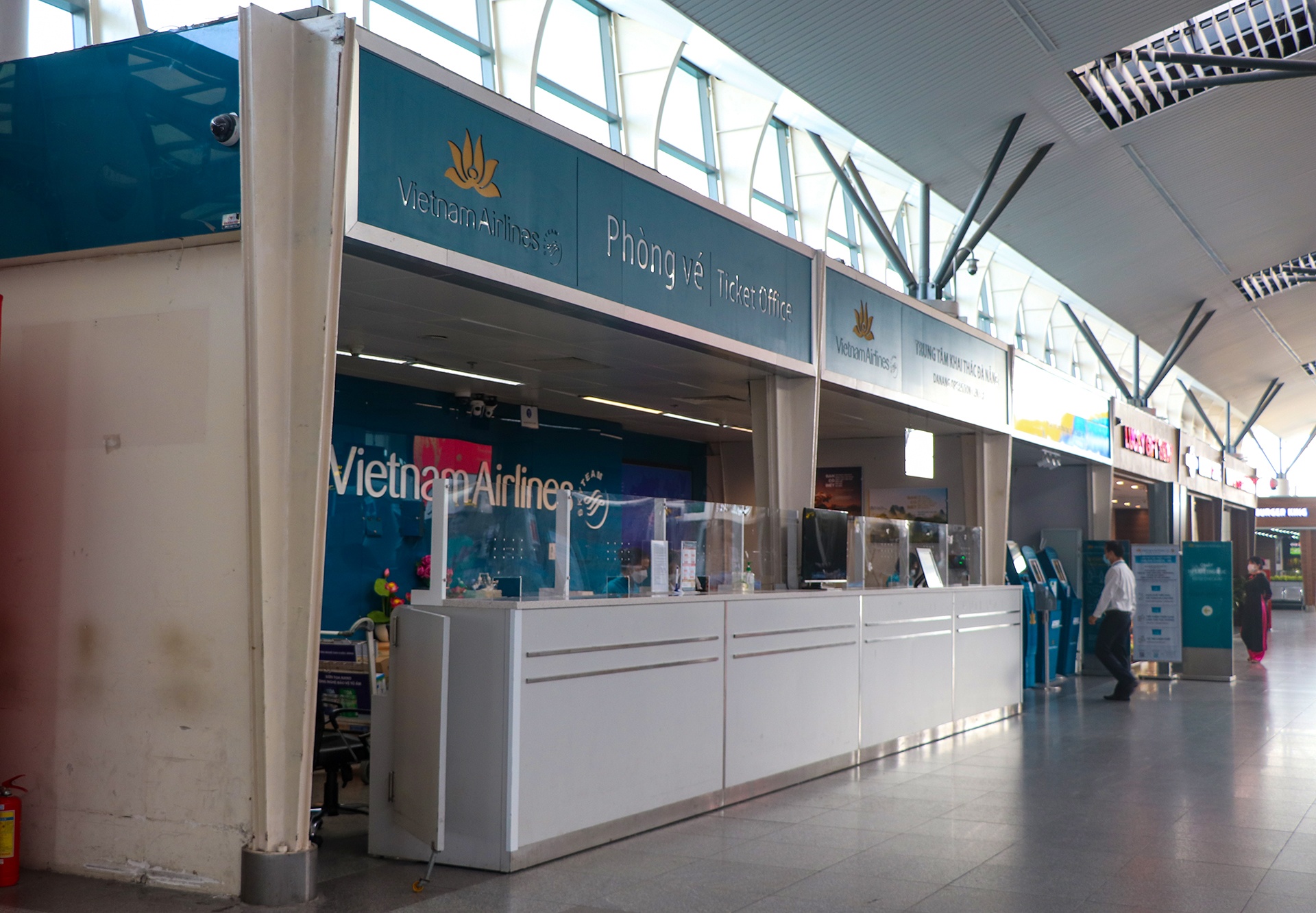 san bay Da Nang vang khach anh 3