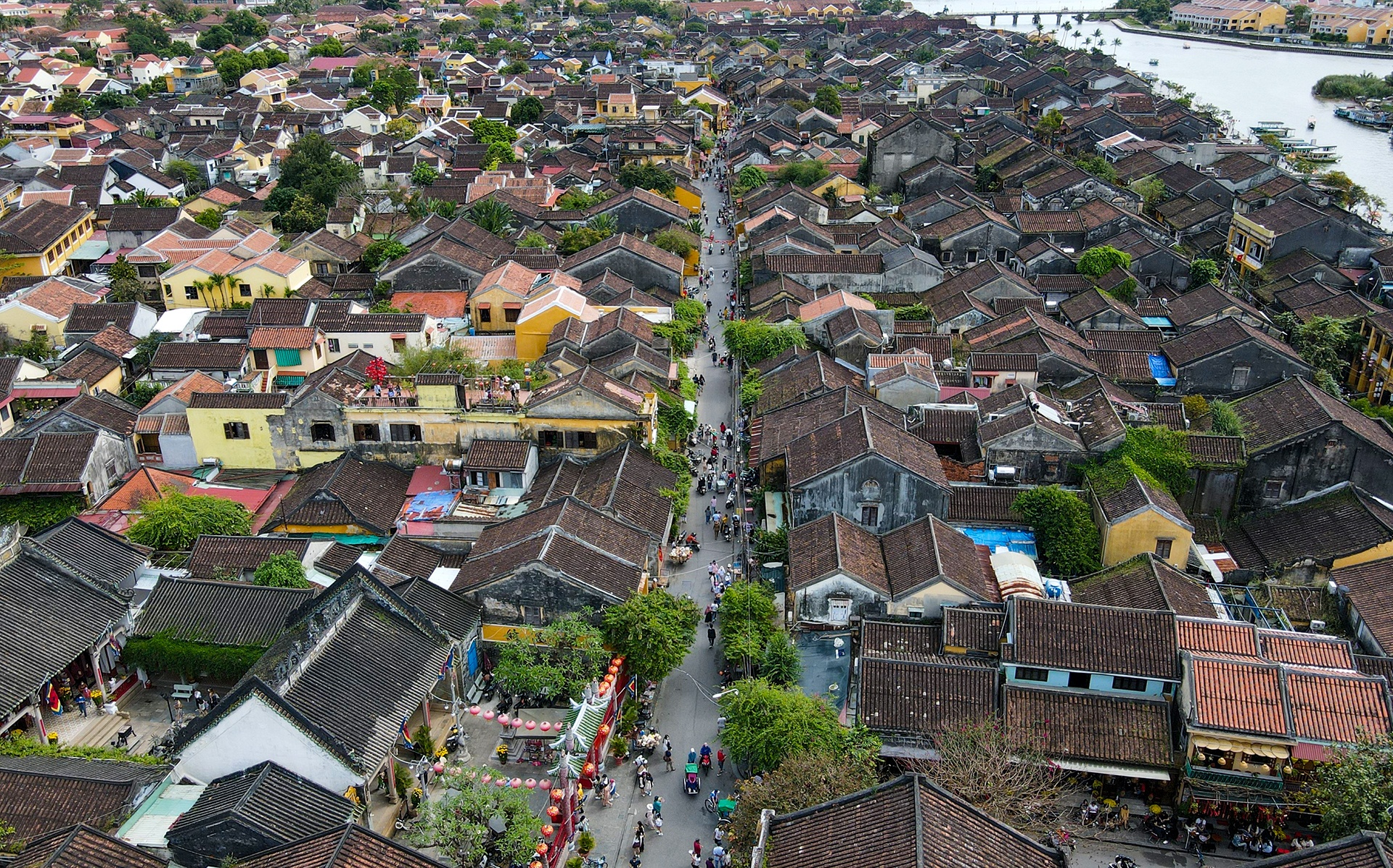 hang nghin du khach tai Hoi An dip Tet Nguyen dan anh 1