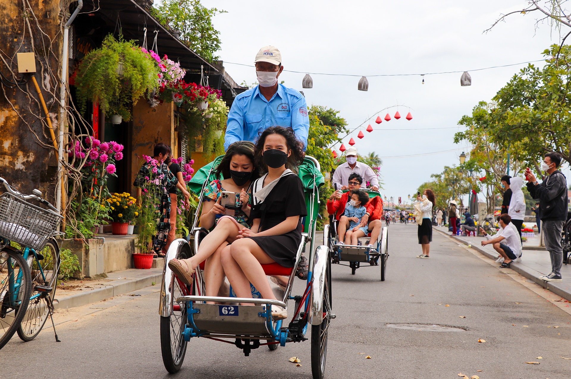 hang nghin du khach tai Hoi An dip Tet Nguyen dan anh 6
