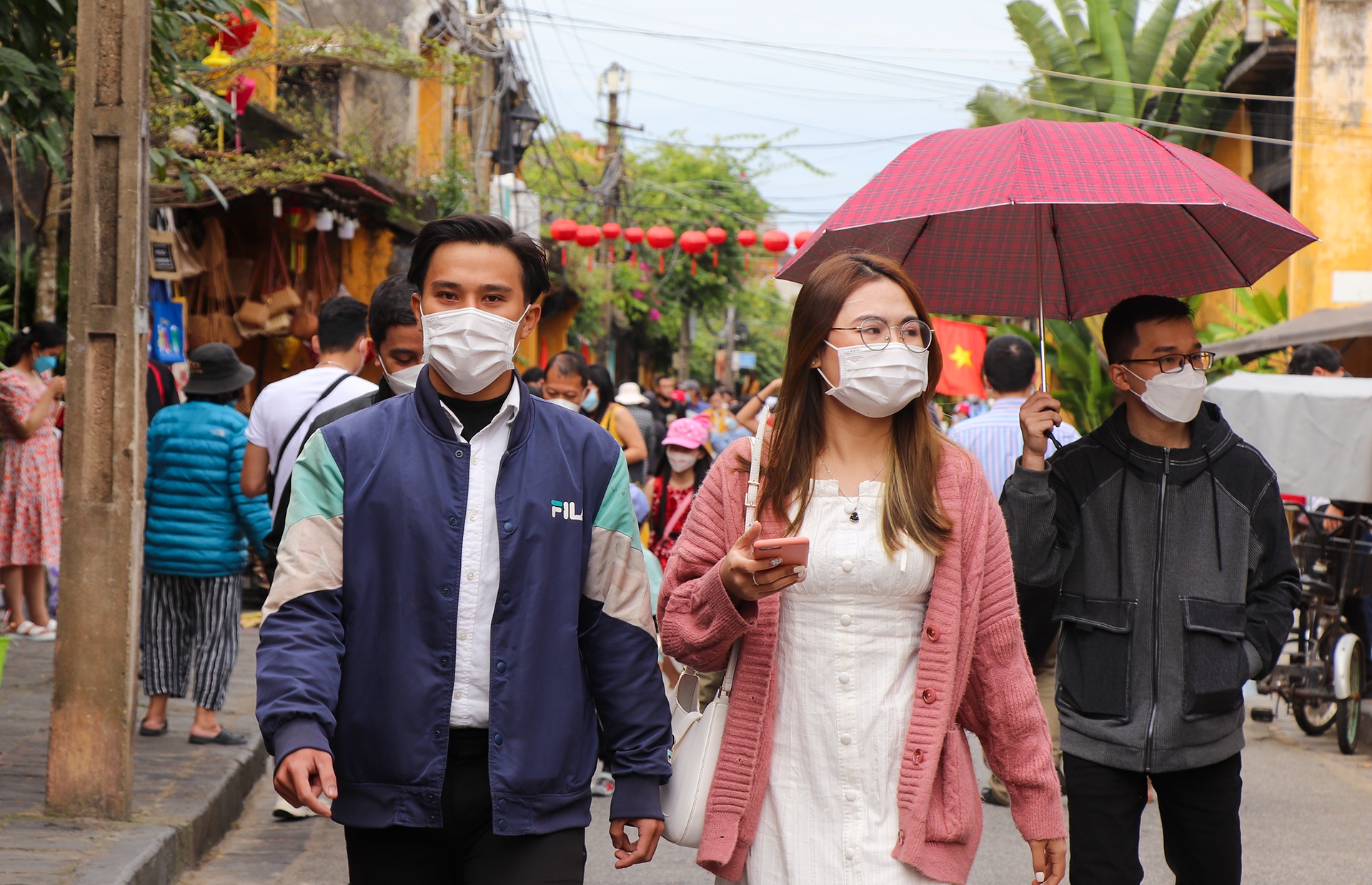 hang nghin du khach tai Hoi An dip Tet Nguyen dan anh 3