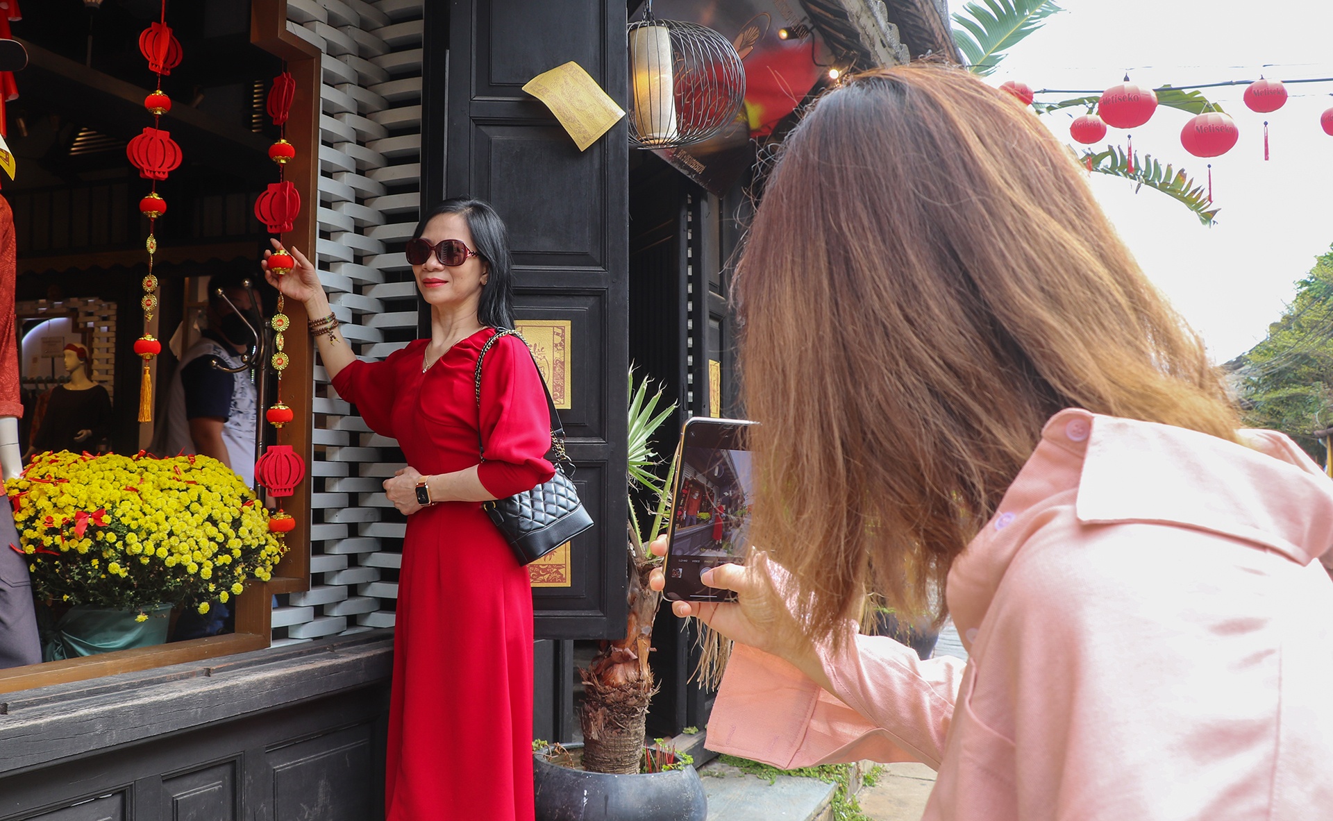 hang nghin du khach tai Hoi An dip Tet Nguyen dan anh 5