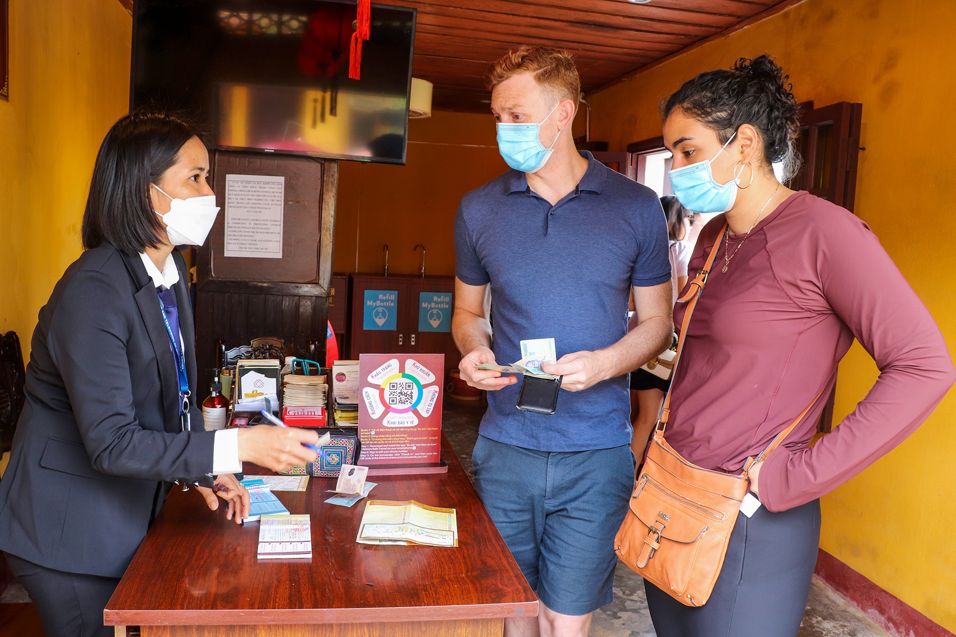 hang nghin du khach tai Hoi An dip Tet Nguyen dan anh 8