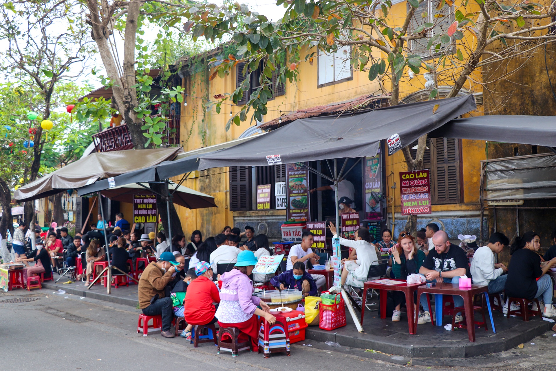hang nghin du khach tai Hoi An dip Tet Nguyen dan anh 9