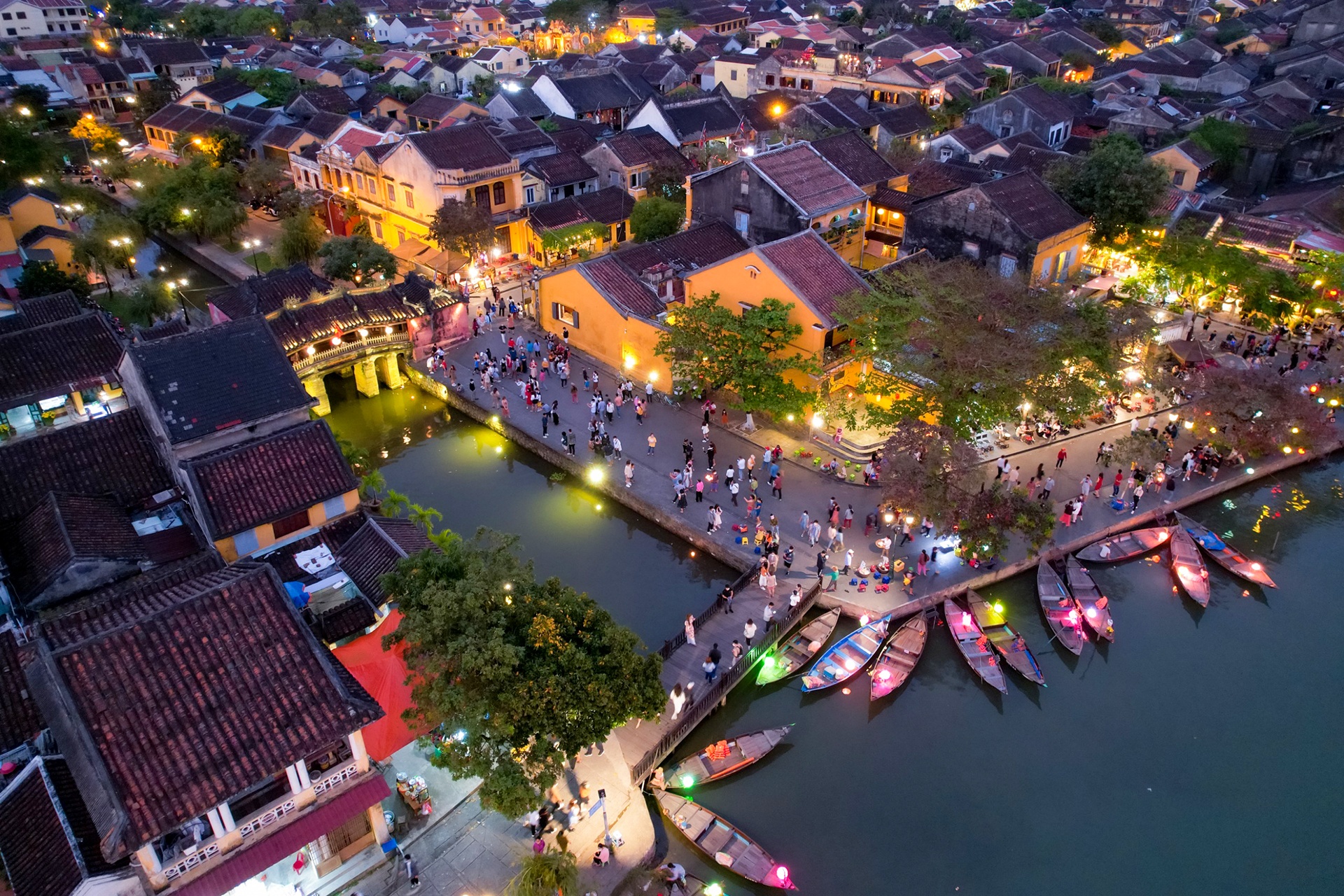 Hoi An don khach du lich quoc te anh 2