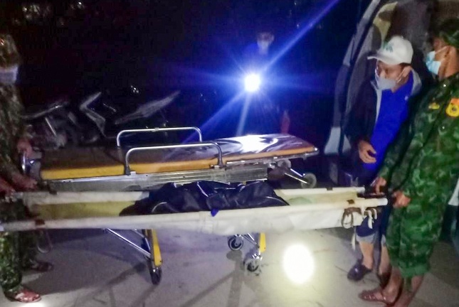 Phat hien thi the be gai 3 tuoi trong vu lat cano cho 39 nguoi hinh anh