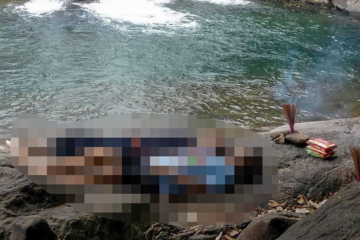 Hai hoc sinh thiet mang khi roi xuong vuc nuoc hinh anh