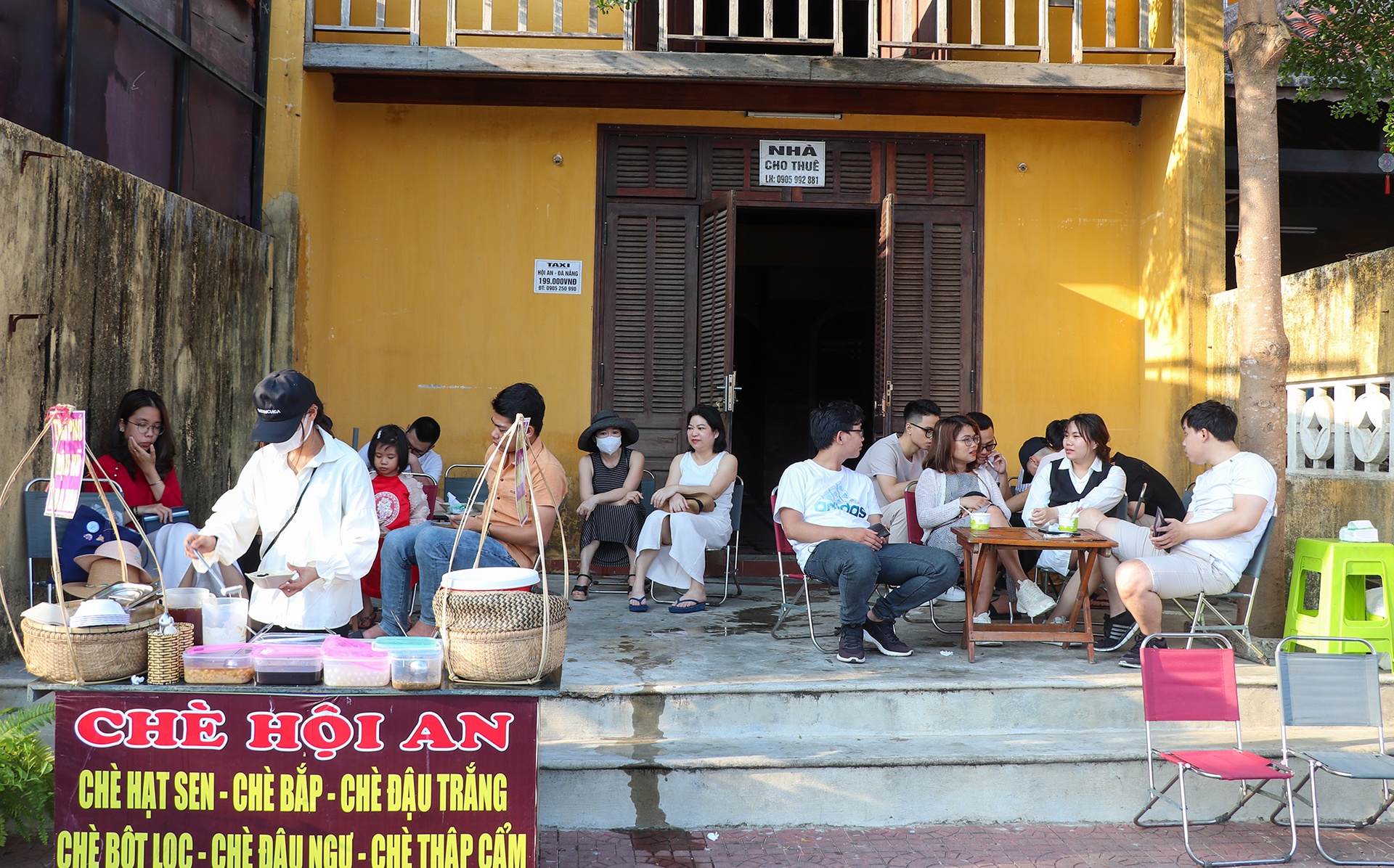 Hoi An dong du khach dip nghi le anh 6