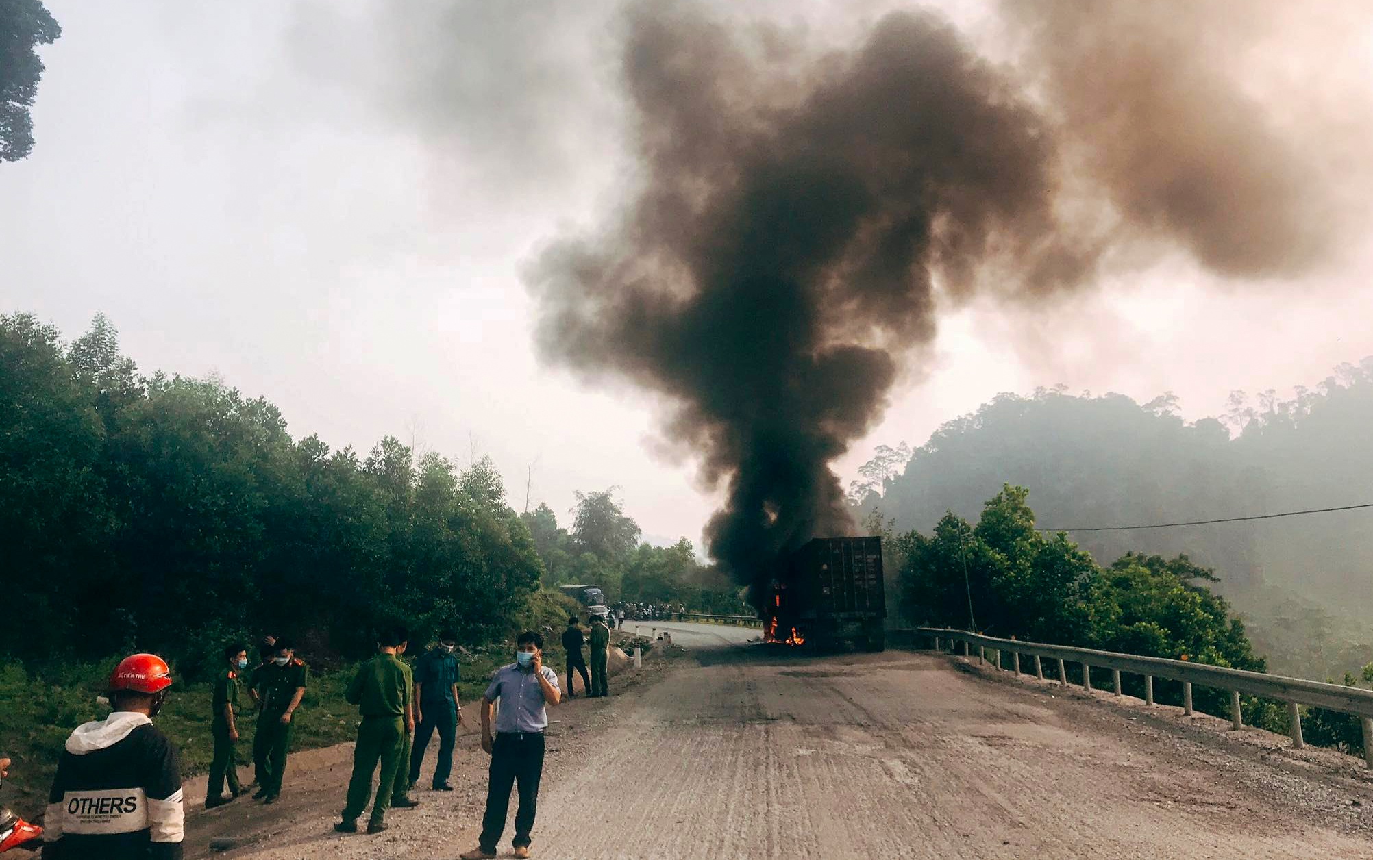 chay xe container cho go anh 1