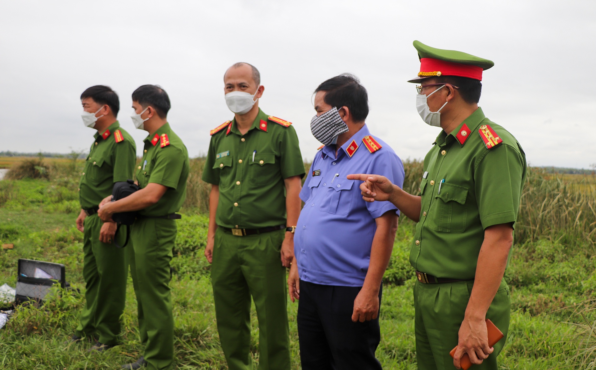 thi thể bị trói tay chân ảnh 3 thi the bi troi tay chan anh 3