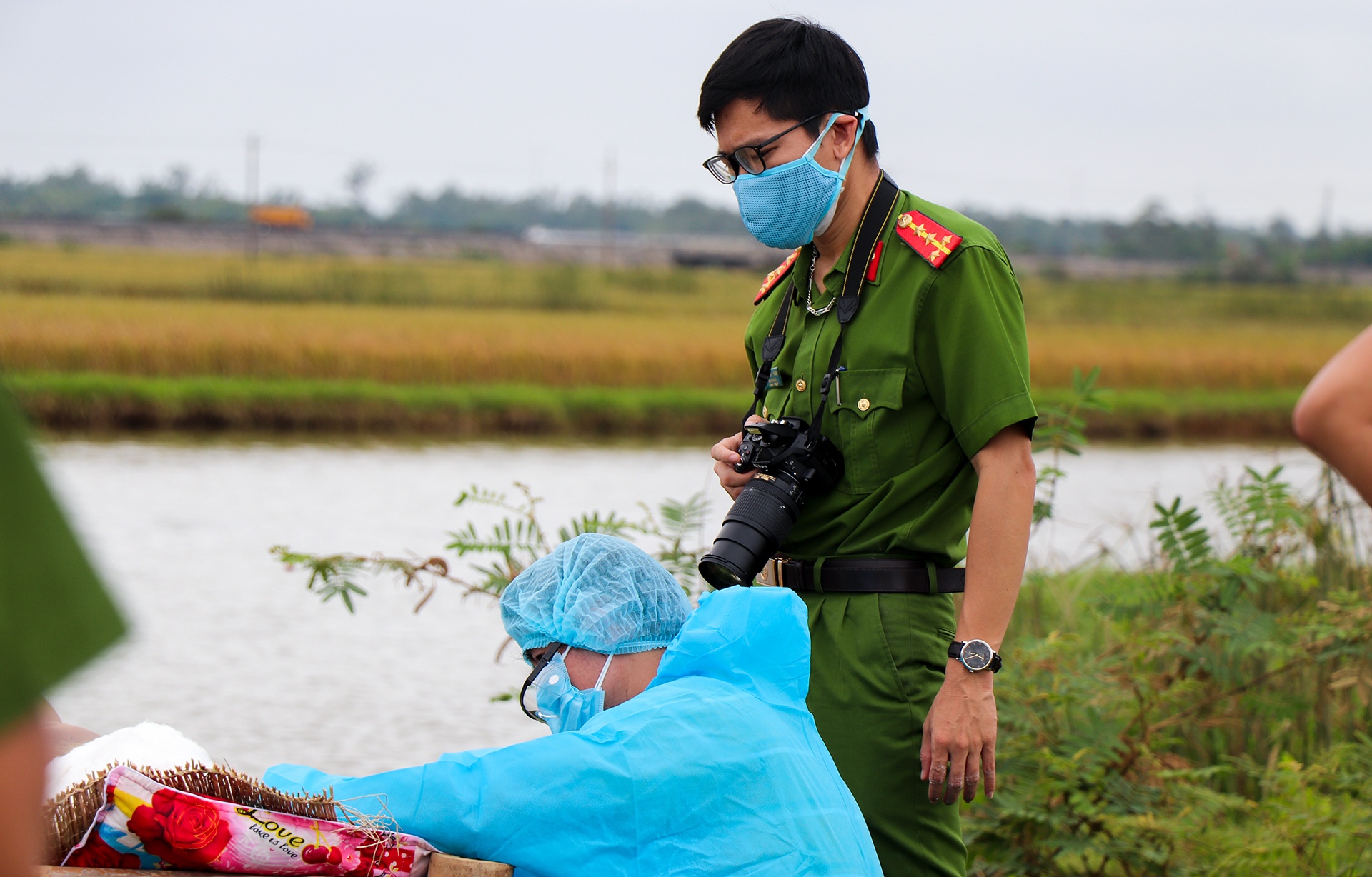 thi thể bị trói tay chân ảnh 8 thi the bi troi tay chan anh 8