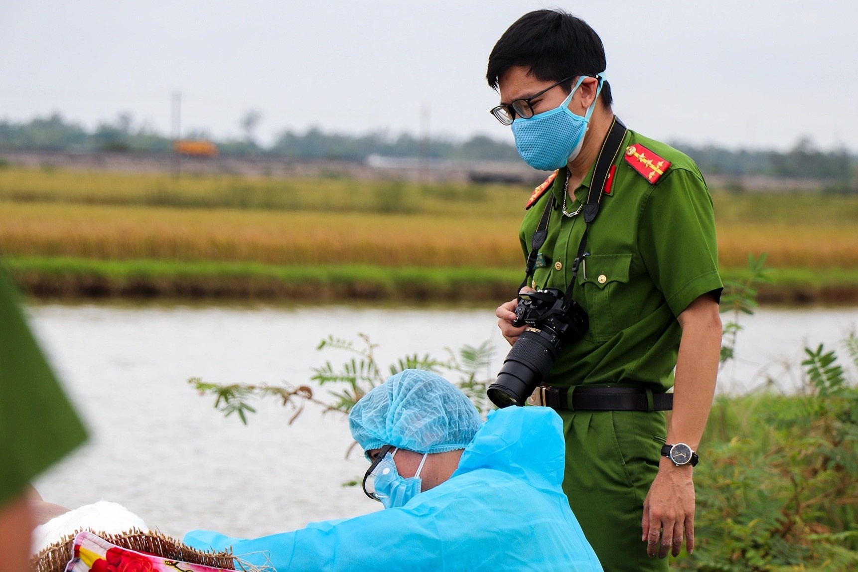 Hai phu nu danh nhau, mot nguoi tu vong hinh anh