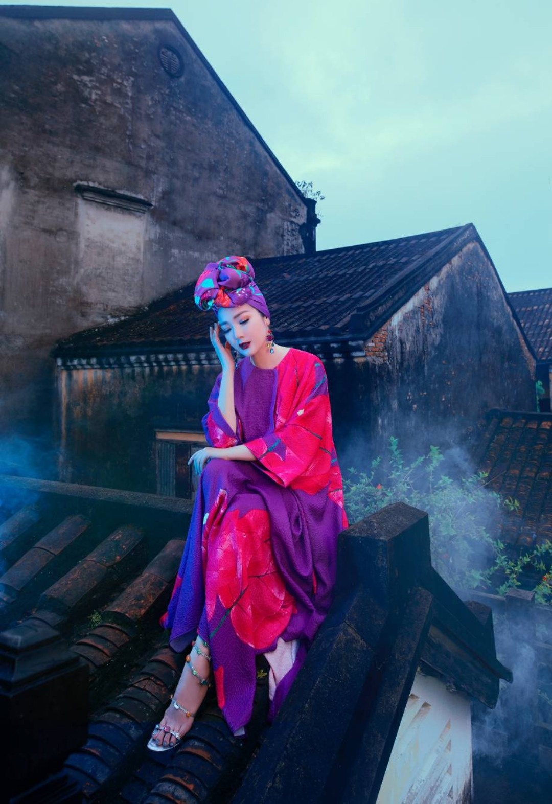 Hoa hau Giang My ngoi tren noc di tich anh 1