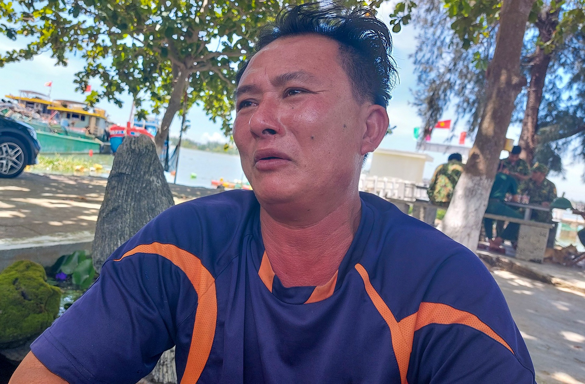 Thuyen truong ke phut tau ca bi dam chim tren bien lam 3 nguoi chet hinh anh