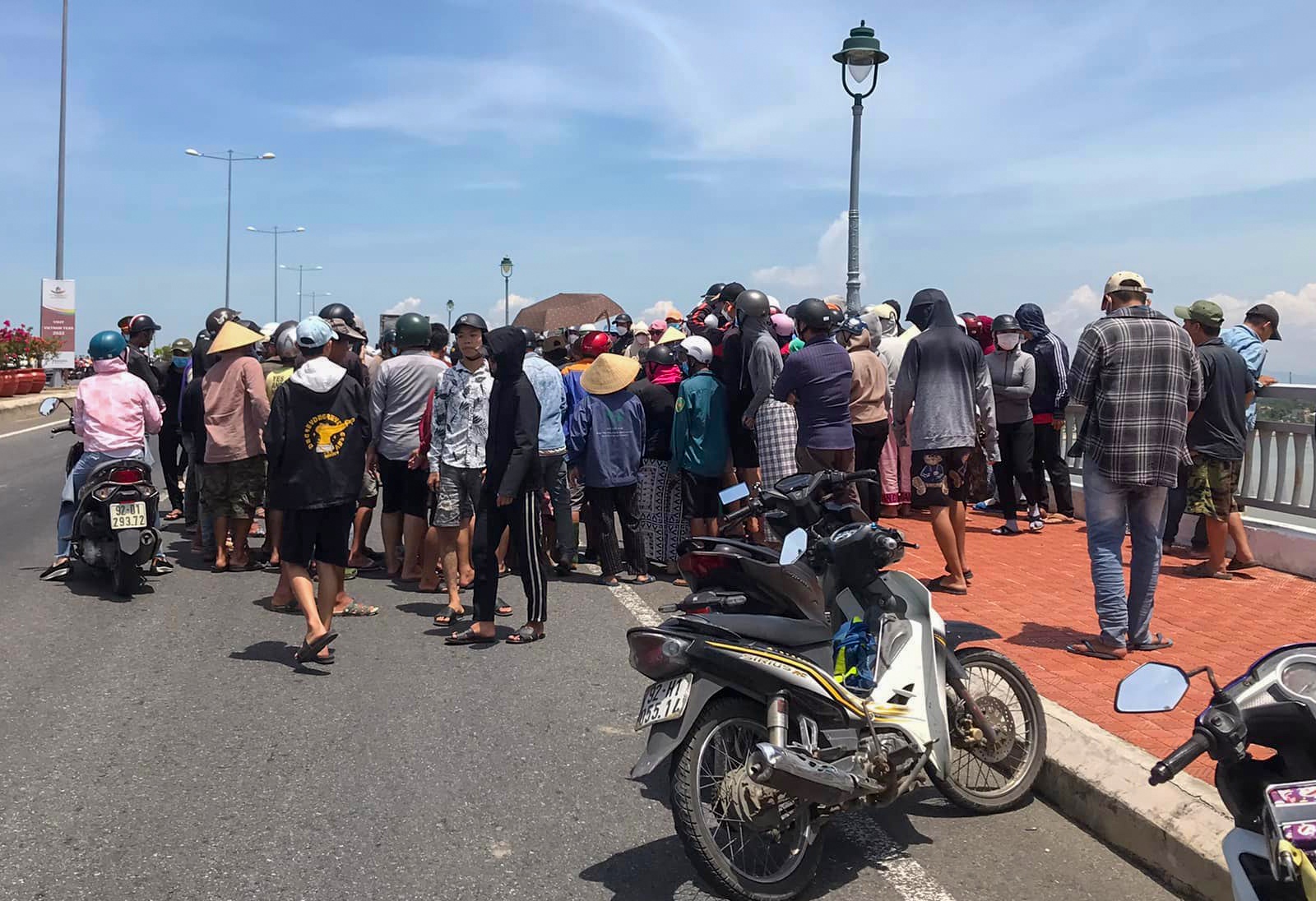 co gai 22 tuoi nhay cau Cua Dai anh 1