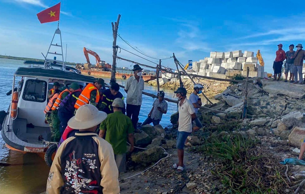 Tim thay thi the co gai 22 tuoi nhay cau Cua Dai hinh anh