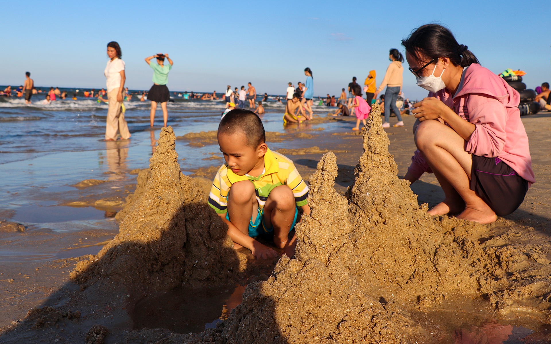 nghin nguoi den bien Hoi An giai nhiet anh 6