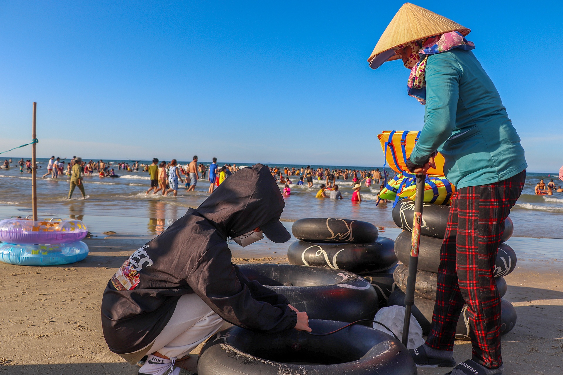 nghin nguoi den bien Hoi An giai nhiet anh 8