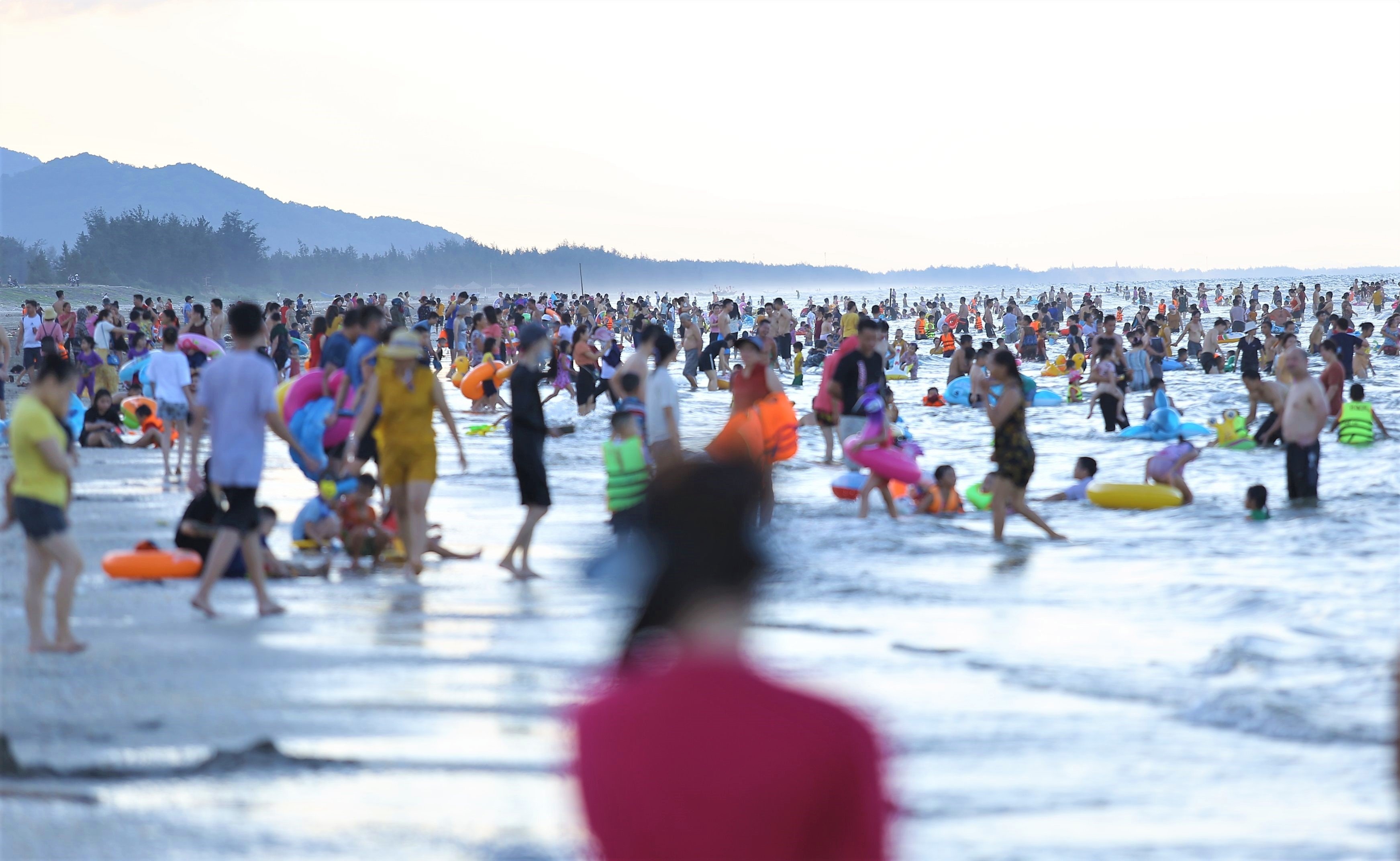 nghin nguoi den bien Hoi An giai nhiet anh 12