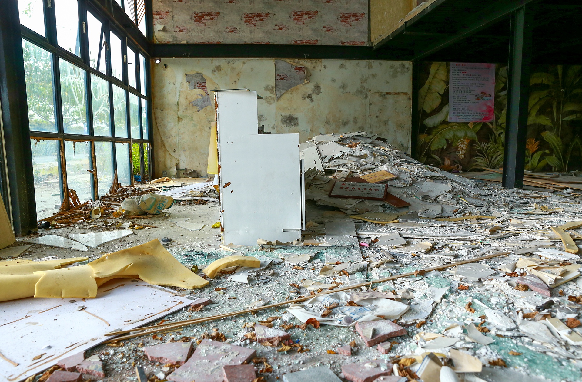 nha hang ven bien Da Nang dong cua hang loat anh 9