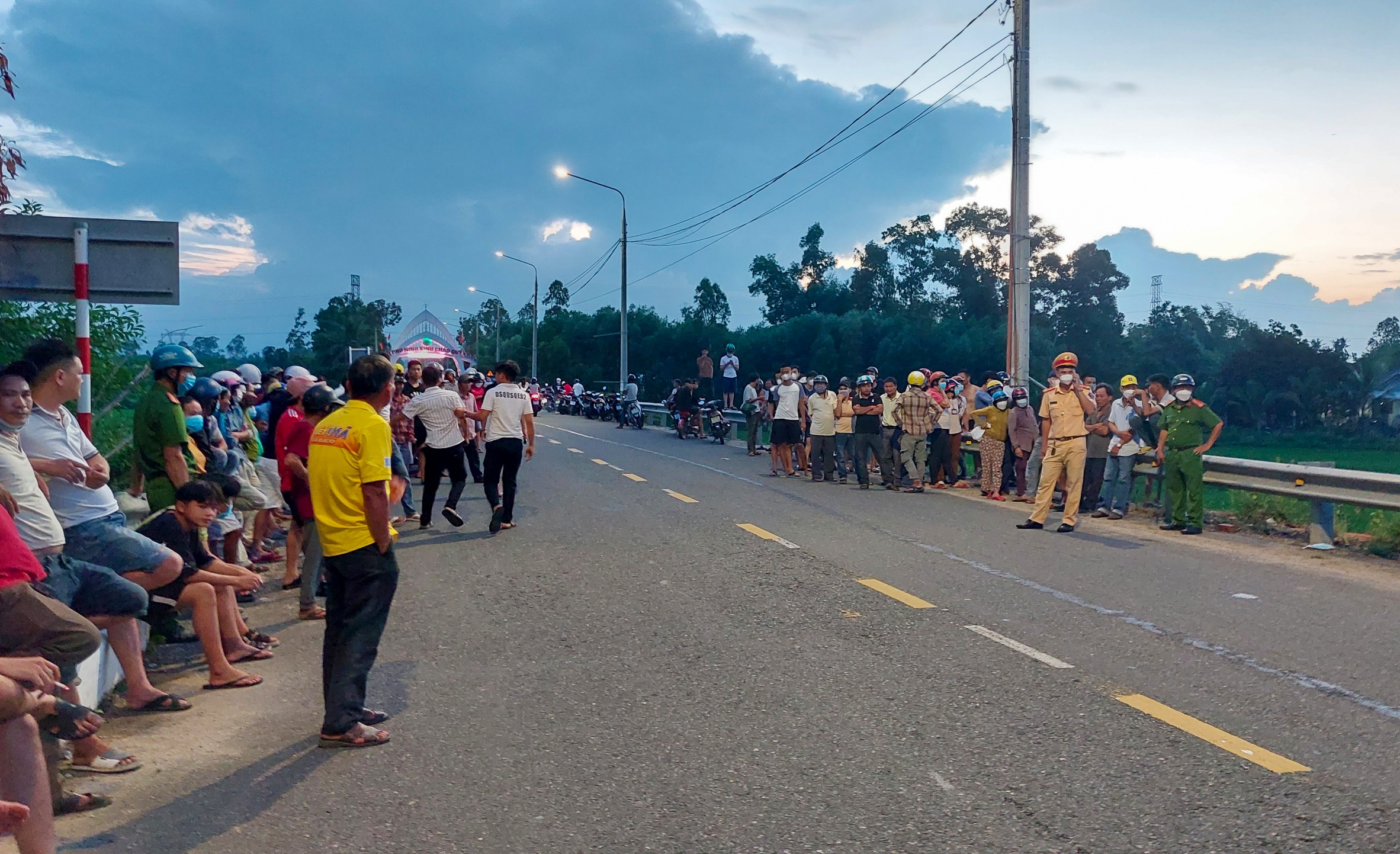 thi the phu nu bi chay den anh 1