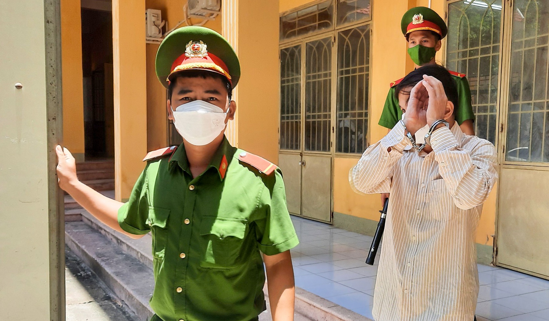 gia chu ky chiem doat tien nguoi dan anh 1