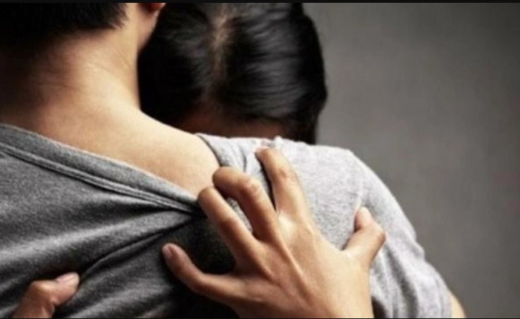 Bi thu huyen doan bi to cao quan he bat chinh voi nu giao vien cap 2 hinh anh