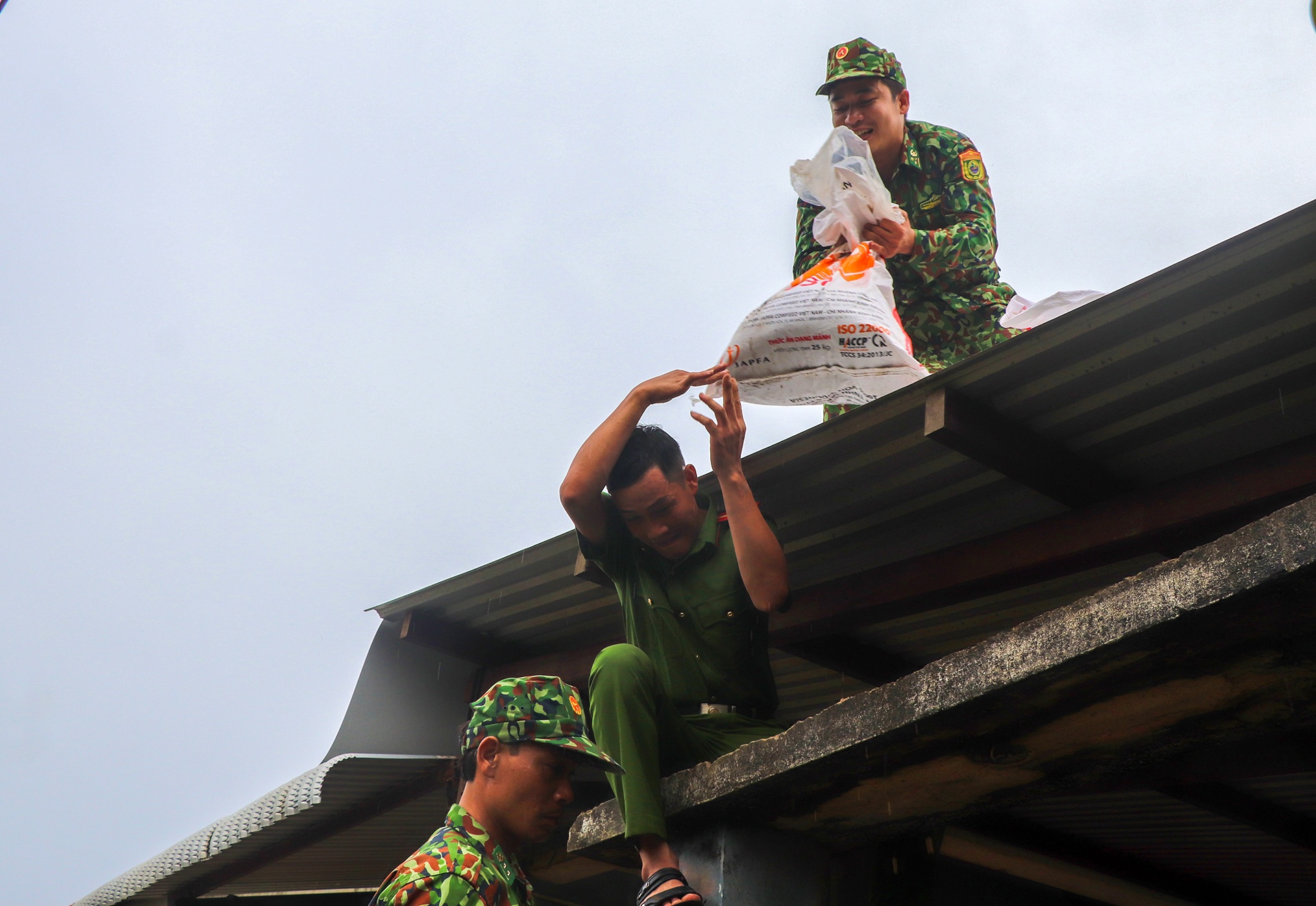 dung ham tranh bao Noru anh 4